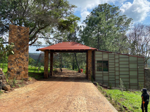 Desarrollo de ALTA PLUSVALIA en Atemajac de Brizuela, Jalisco. 
Desarrollo de 67 Lotes turisticos a tan solo 60 km. de Guadalajara.
Serralto Habitat, es un fraccionamiento residencial que busca brindarte un lugar seguro, tranquilo y de descanso en contacto con la naturaleza, ideal para ti y tu familia. Con áreas que permitan el crecimiento natural del bosque y con un impacto mínimo en la fauna y flora endémica. Amenidades: Áreas verdes de descanso, juegos infantiles y acceso controlado con caseta de vigilancia. 
- Contamos con 6 exclusivos lotes disponibles, ven a recorrerlos, te encantaran!
 